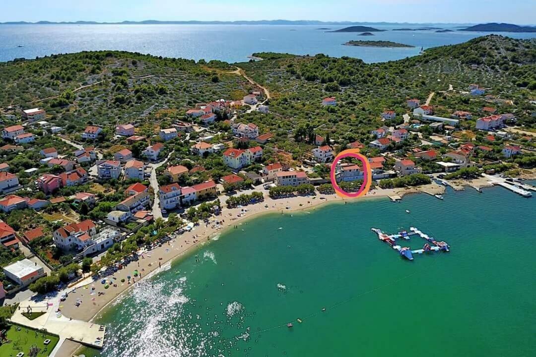 Apartman Klara Murter Exteriör bild